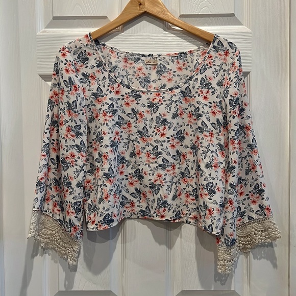 Hollister Cropped Floral Embroidered Sleeve Top - Picture 11 of 12